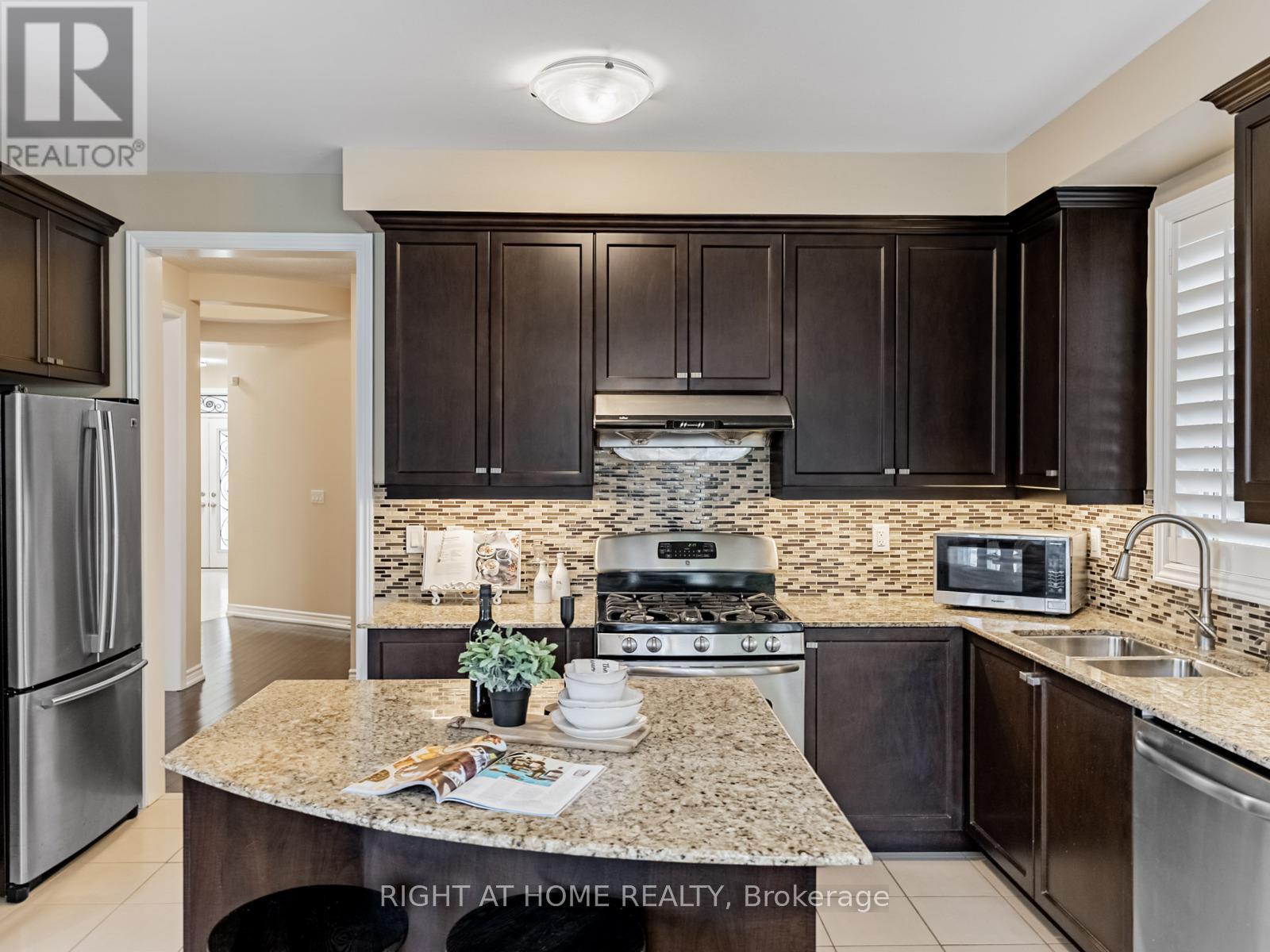 7 Mediterranean Crescent, Brampton, Ontario  L6Y 0T4 - Photo 18 - W12459618