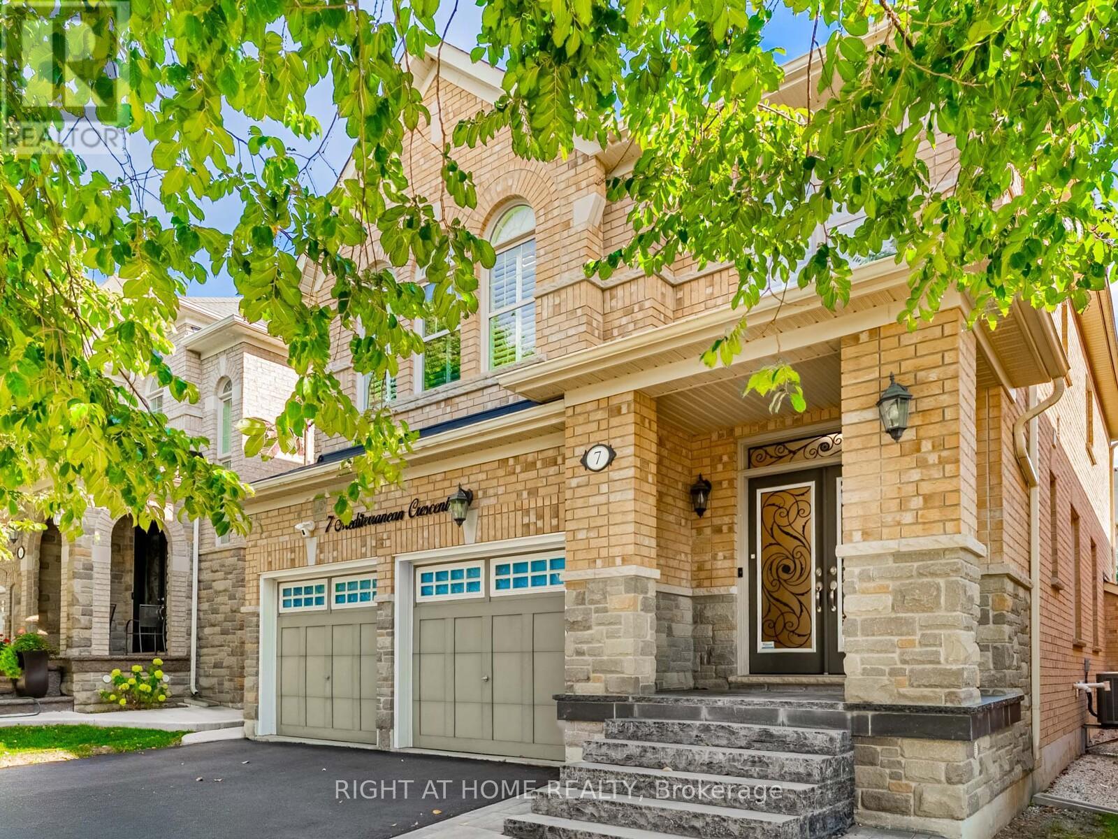 7 Mediterranean Crescent, Brampton, Ontario  L6Y 0T4 - Photo 3 - W12459618