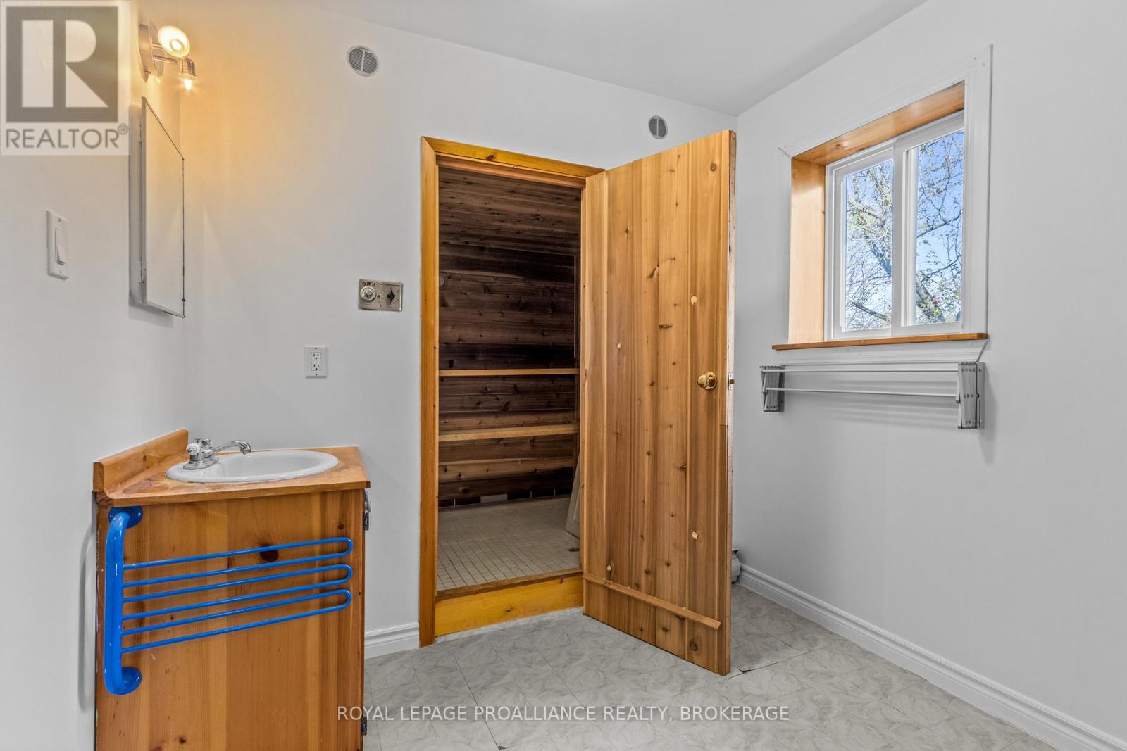 2336 Battersea Road, Kingston, Ontario  K0H 1S0 - Photo 20 - X12459668