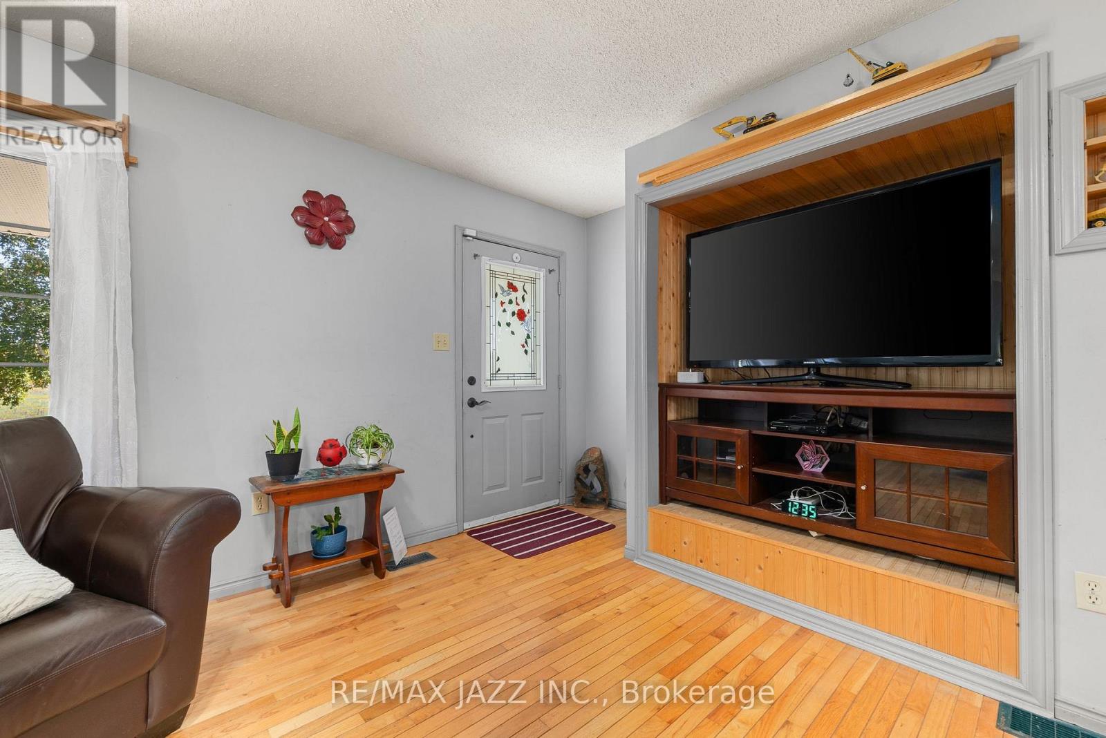 325 County Rd 30 Road, Prince Edward County (Hallowell Ward), Ontario  K0K 1G0 - Photo 4 - X12459713