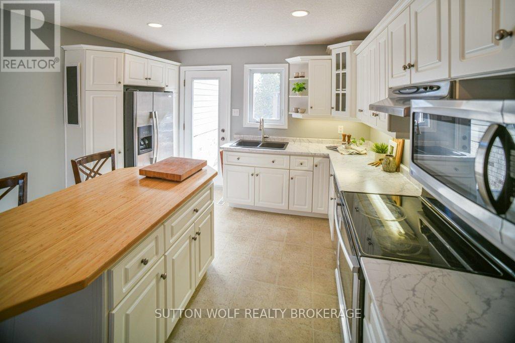 82 Laura Lane, Strathroy-Caradoc, Ontario  N7G 4K9 - Photo 10 - X12459673
