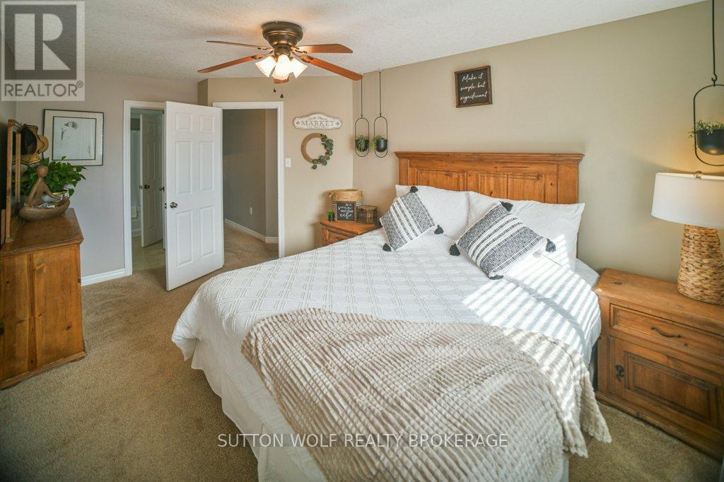 82 Laura Lane, Strathroy-Caradoc, Ontario  N7G 4K9 - Photo 13 - X12459673