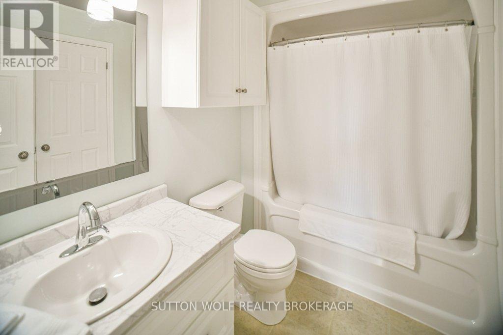 82 Laura Lane, Strathroy-Caradoc, Ontario  N7G 4K9 - Photo 14 - X12459673