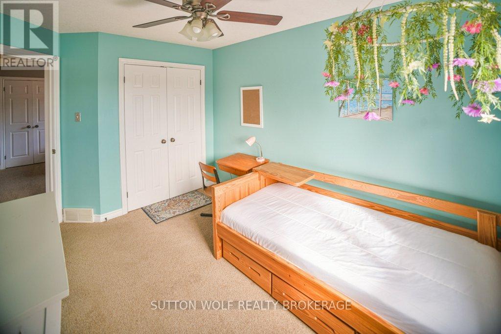 82 Laura Lane, Strathroy-Caradoc, Ontario  N7G 4K9 - Photo 16 - X12459673