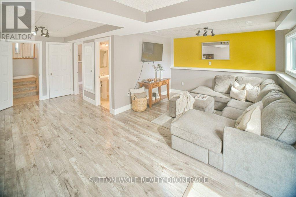 82 Laura Lane, Strathroy-Caradoc, Ontario  N7G 4K9 - Photo 20 - X12459673