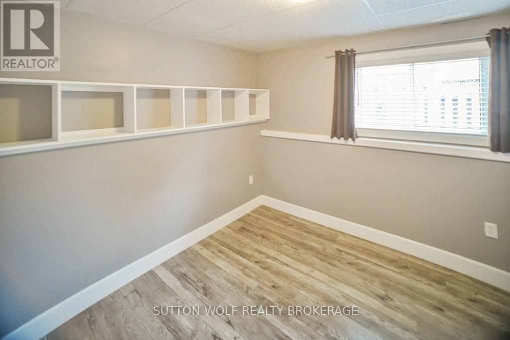 82 Laura Lane, Strathroy-Caradoc, Ontario  N7G 4K9 - Photo 23 - X12459673