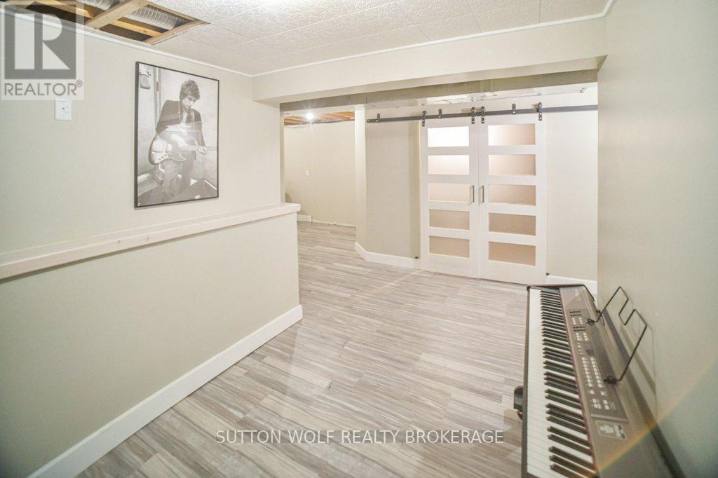 82 Laura Lane, Strathroy-Caradoc, Ontario  N7G 4K9 - Photo 25 - X12459673