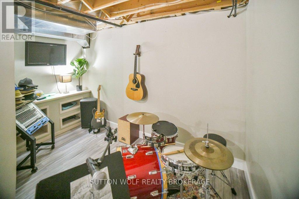82 Laura Lane, Strathroy-Caradoc, Ontario  N7G 4K9 - Photo 26 - X12459673