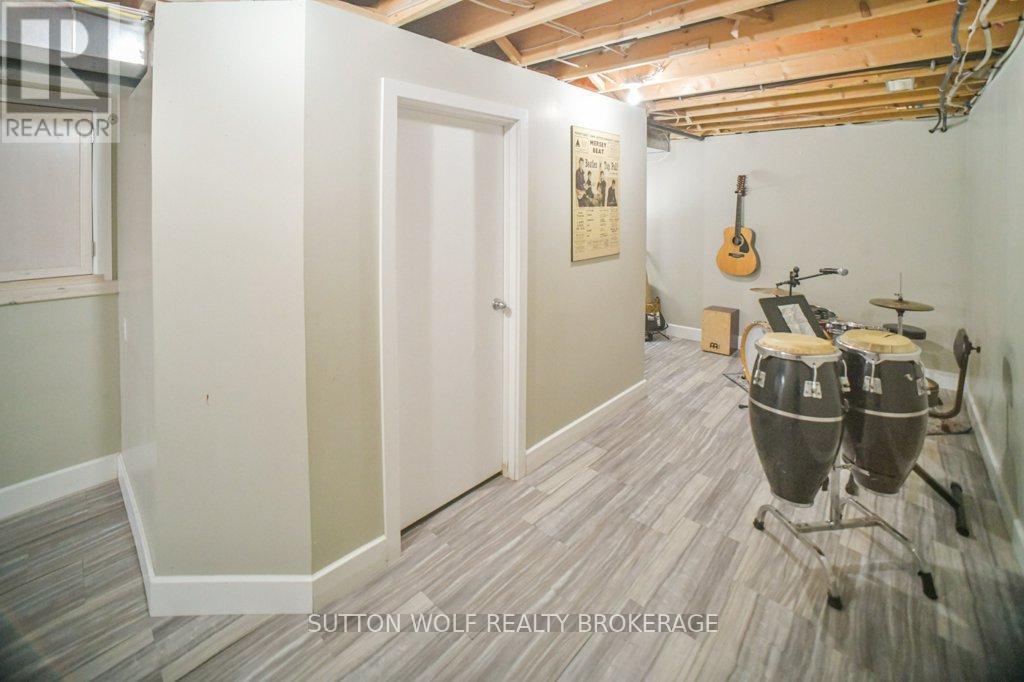 82 Laura Lane, Strathroy-Caradoc, Ontario  N7G 4K9 - Photo 27 - X12459673