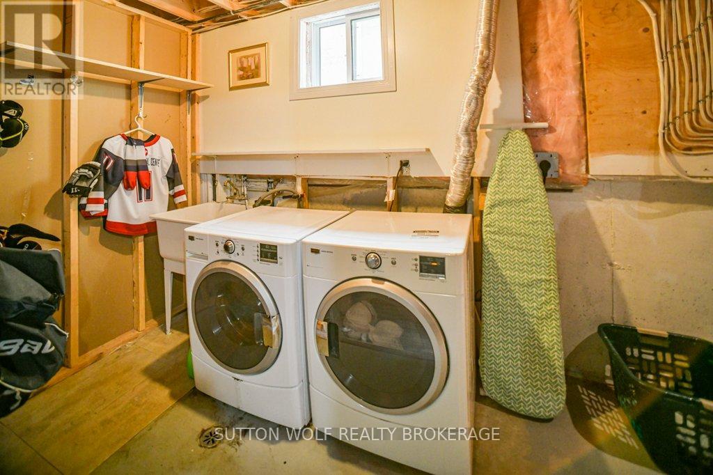 82 Laura Lane, Strathroy-Caradoc, Ontario  N7G 4K9 - Photo 30 - X12459673