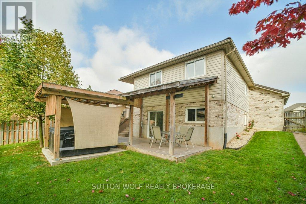 82 Laura Lane, Strathroy-Caradoc, Ontario  N7G 4K9 - Photo 34 - X12459673