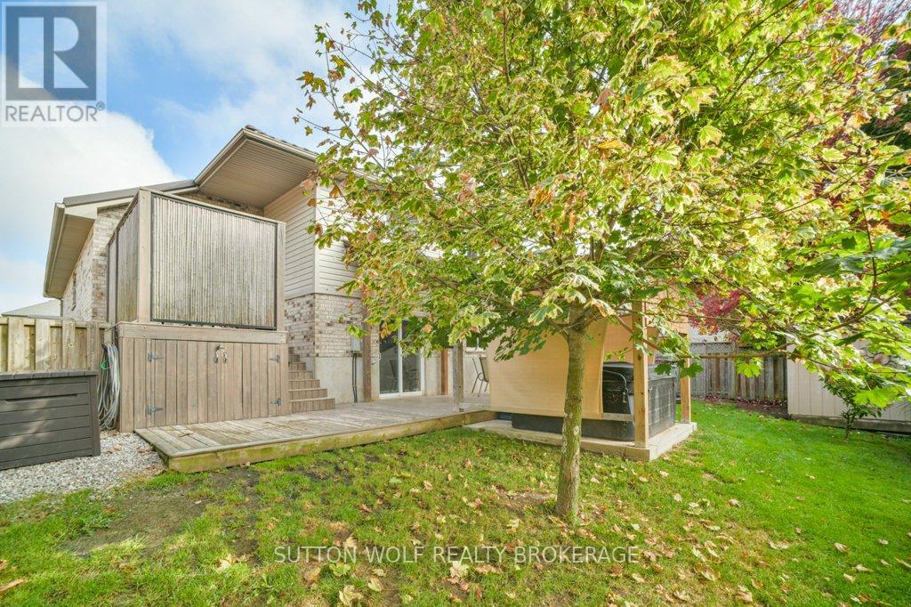82 Laura Lane, Strathroy-Caradoc, Ontario  N7G 4K9 - Photo 35 - X12459673