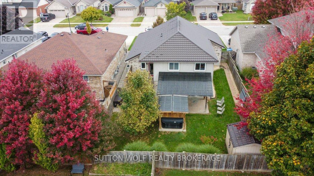 82 Laura Lane, Strathroy-Caradoc, Ontario  N7G 4K9 - Photo 37 - X12459673