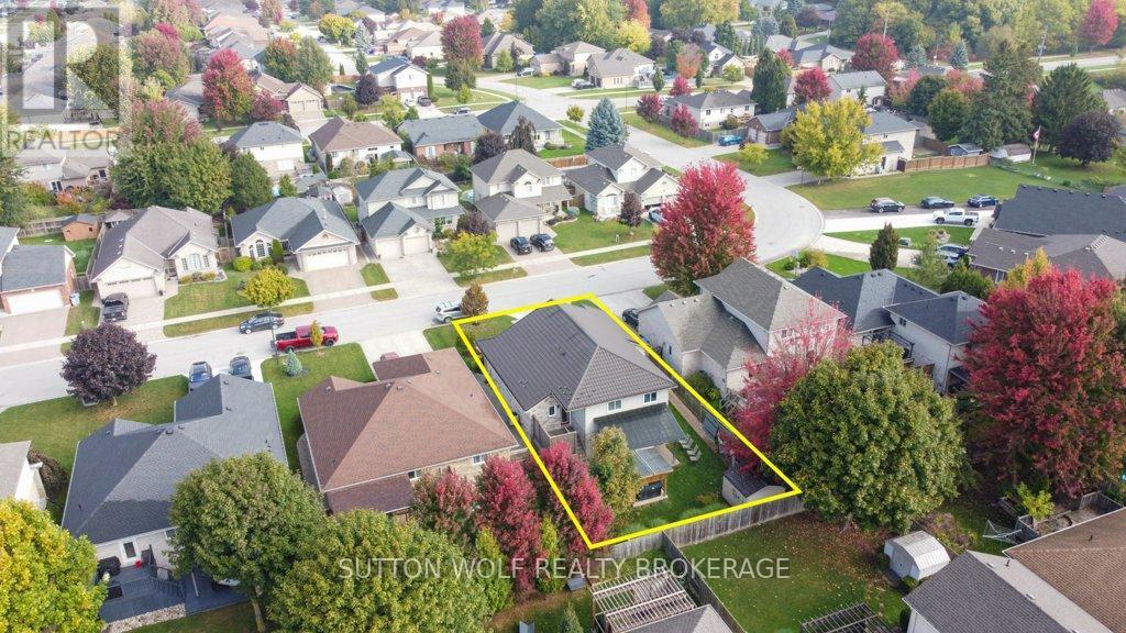 82 Laura Lane, Strathroy-Caradoc, Ontario  N7G 4K9 - Photo 39 - X12459673