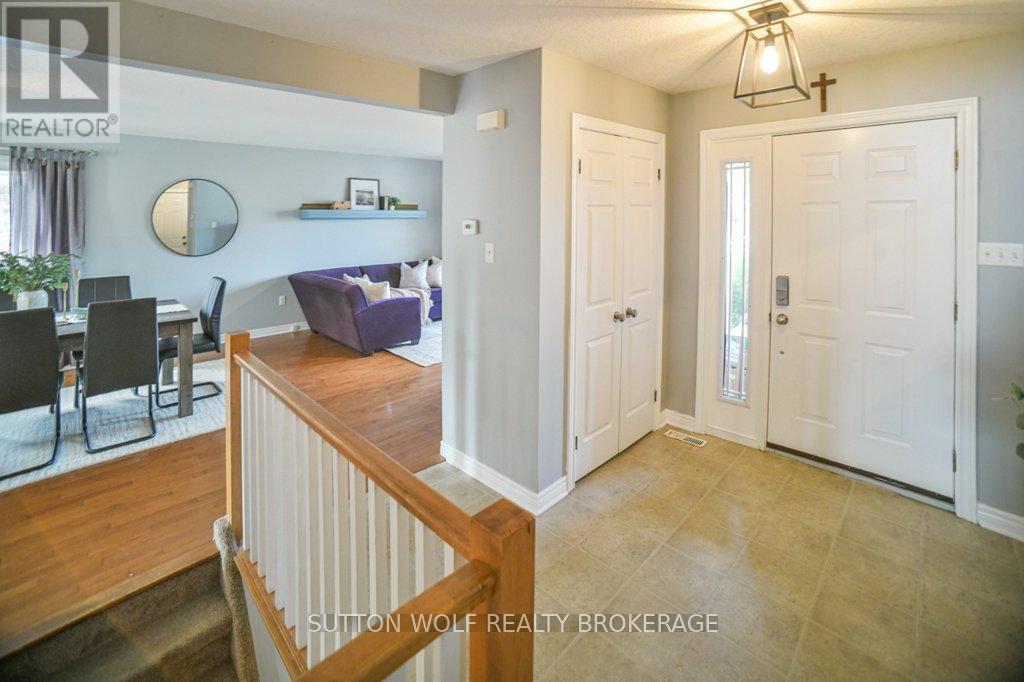 82 Laura Lane, Strathroy-Caradoc, Ontario  N7G 4K9 - Photo 4 - X12459673