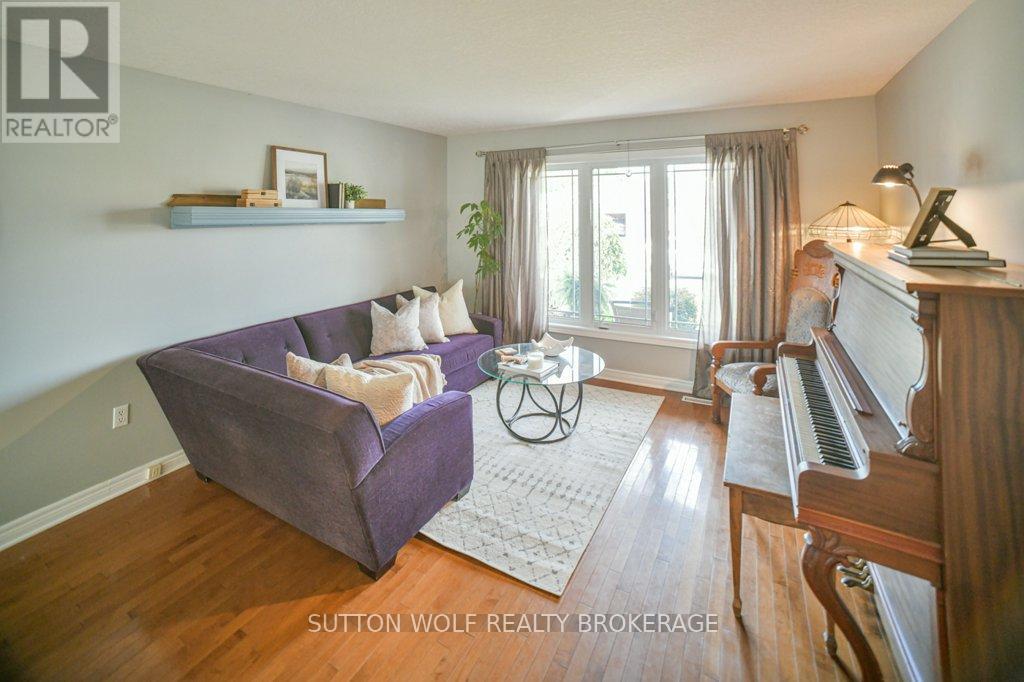 82 Laura Lane, Strathroy-Caradoc, Ontario  N7G 4K9 - Photo 5 - X12459673