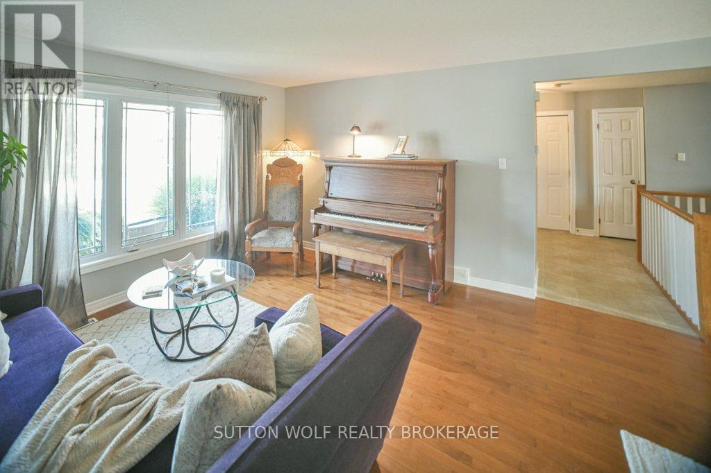82 Laura Lane, Strathroy-Caradoc, Ontario  N7G 4K9 - Photo 6 - X12459673