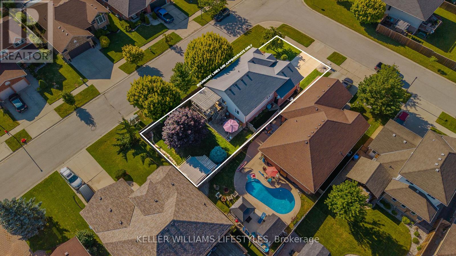 598 Harris Circle, Strathroy-Caradoc (Ne), Ontario  N7G 4H3 - Photo 5 - X12459681