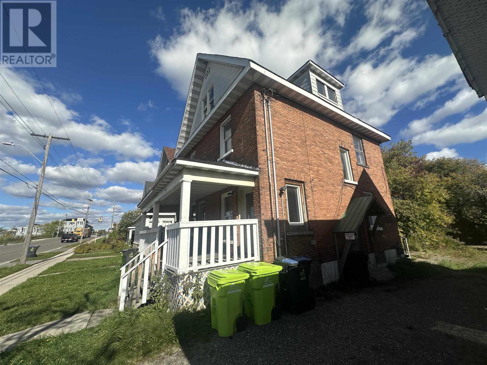 266 John St, Sault Ste. Marie, Ontario  P6A 1P5 - Photo 3 - SM252945