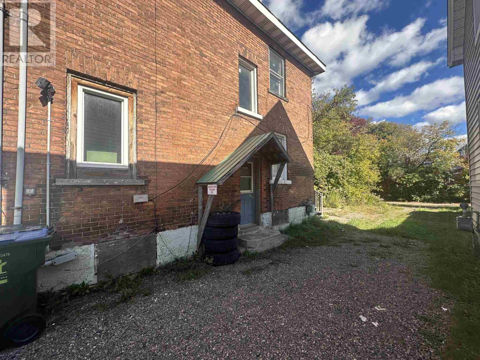 266 John St, Sault Ste. Marie, Ontario  P6A 1P5 - Photo 5 - SM252945