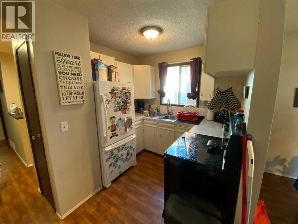 441 4 Avenue Se, Three Hills, Alberta  T0M 2A0 - Photo 2 - A2262954