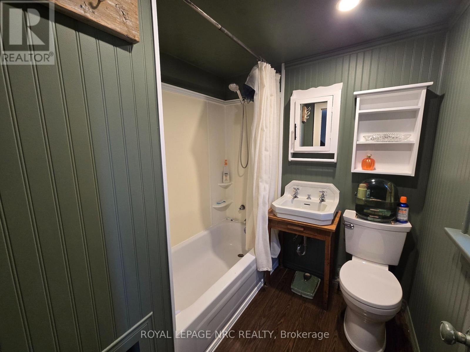 506 Southworth Street S, Welland (Lincoln/crowland), Ontario  L3B 1Z9 - Photo 13 - X12459660