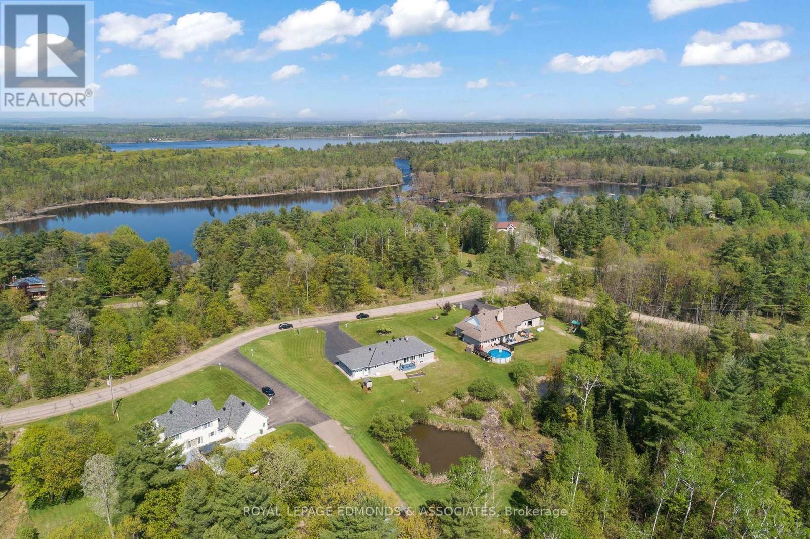 40 Blue Danube Way, Laurentian Valley, Ontario  K8A 6W2 - Photo 44 - X12391583