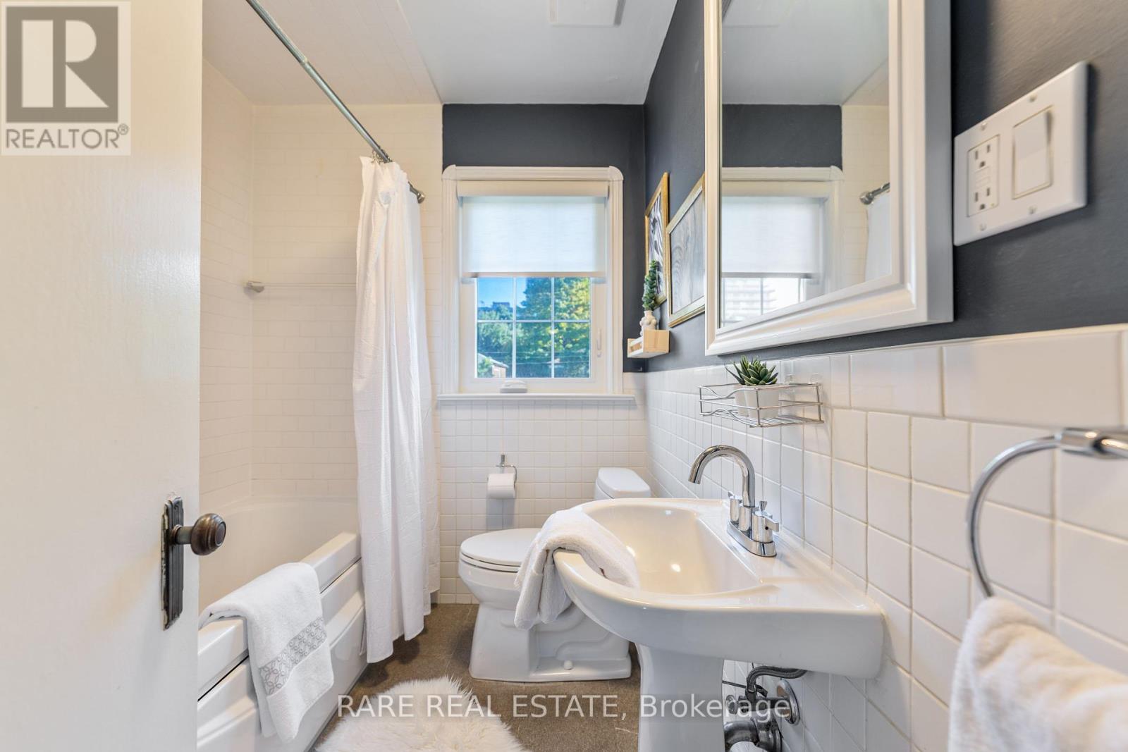 244 Donlea Drive, Toronto (Leaside), Ontario  M4G 2N2 - Photo 14 - C12459646