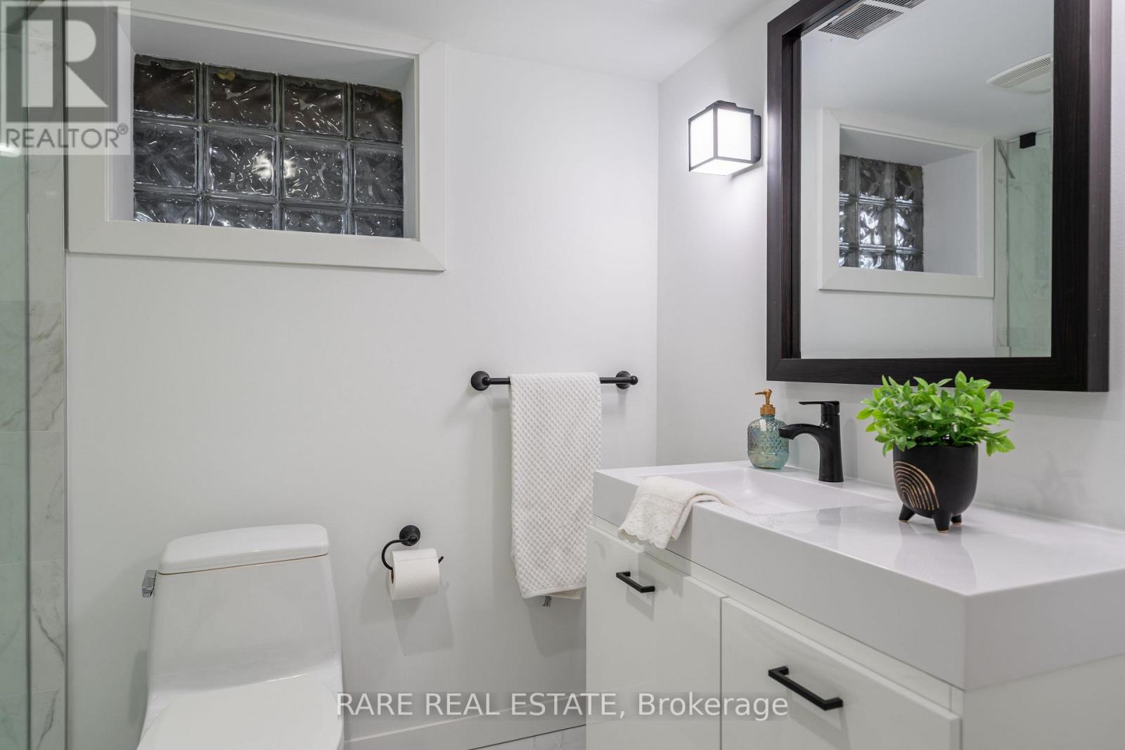 244 Donlea Drive, Toronto (Leaside), Ontario  M4G 2N2 - Photo 17 - C12459646
