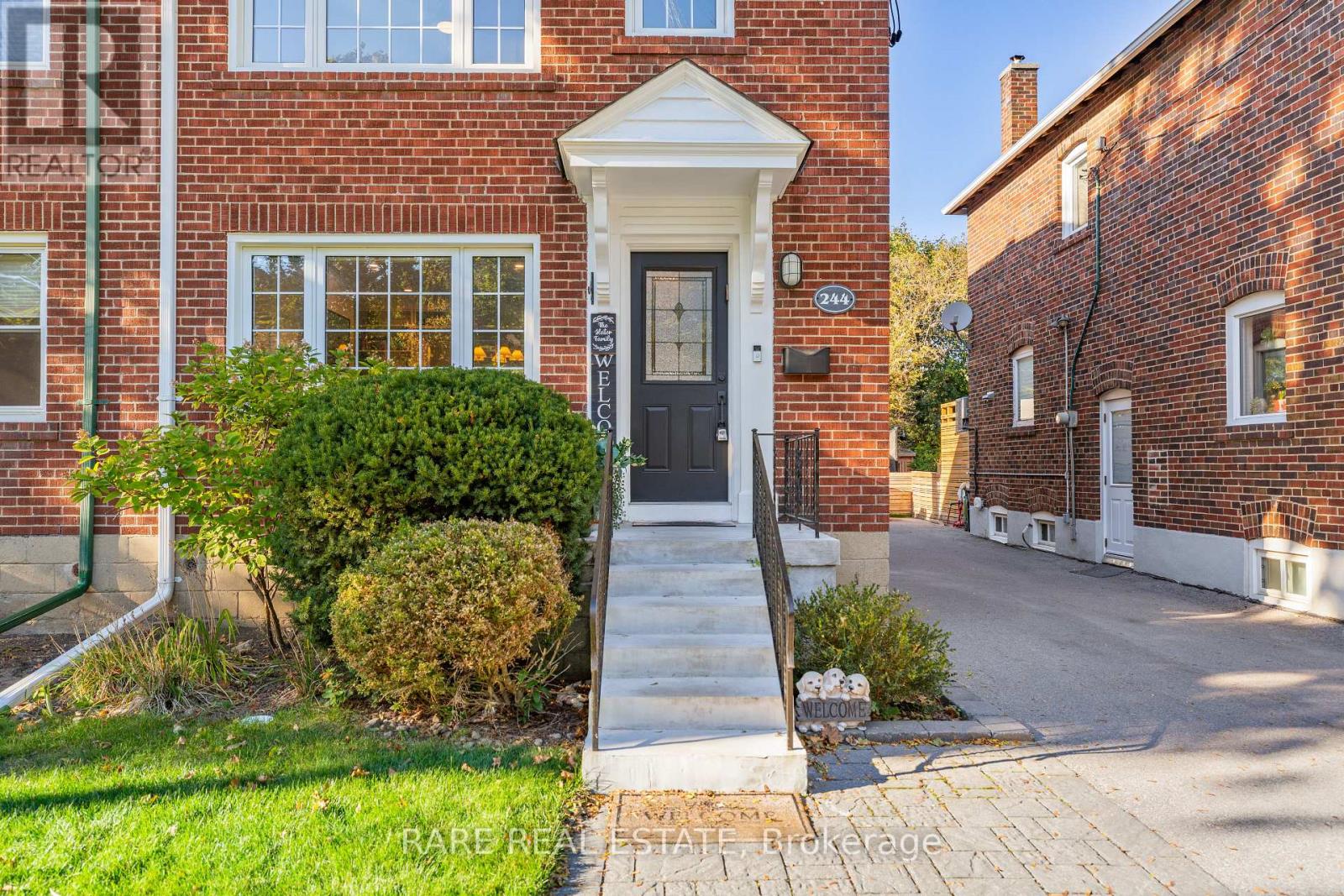 244 Donlea Drive, Toronto (Leaside), Ontario  M4G 2N2 - Photo 3 - C12459646