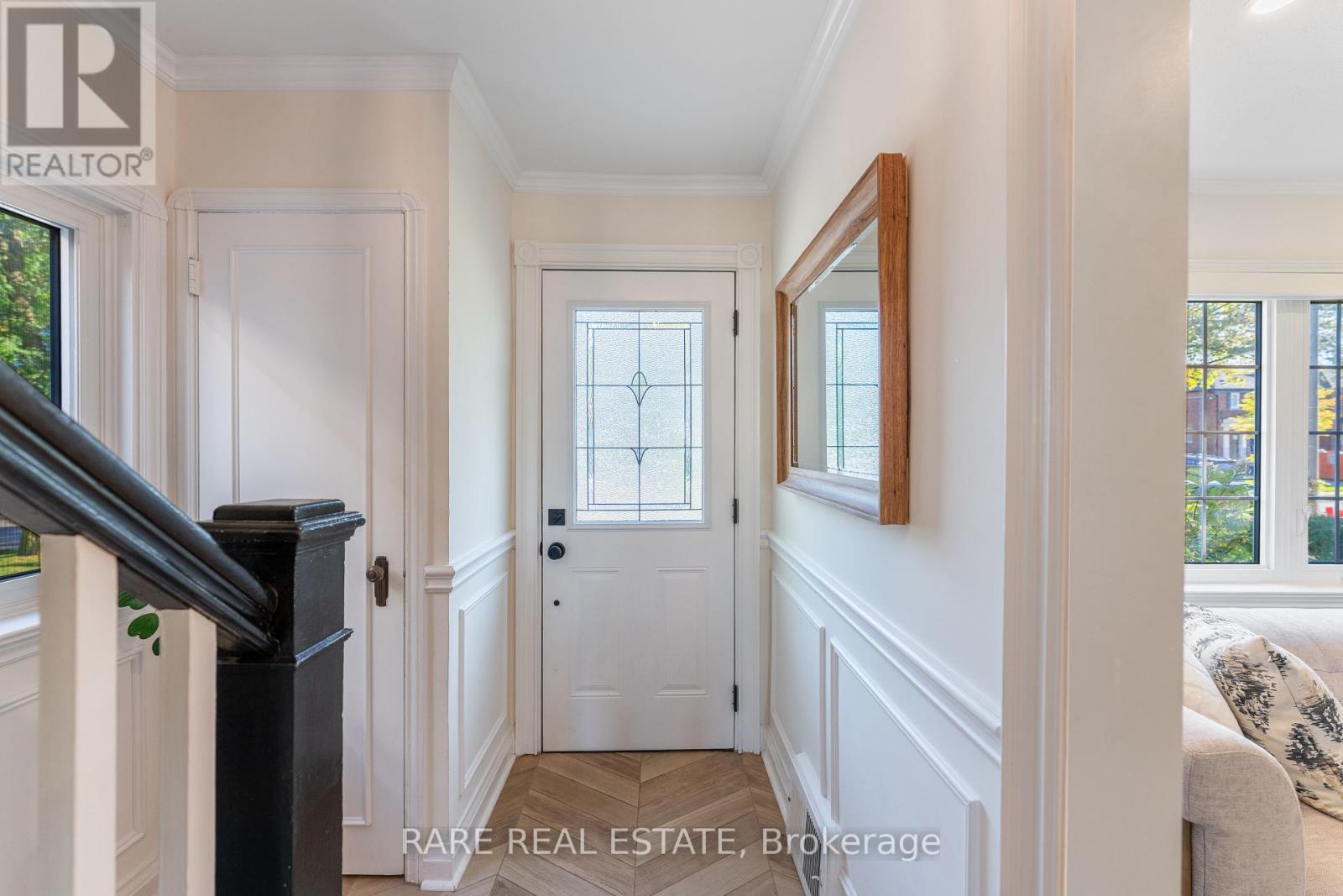 244 Donlea Drive, Toronto (Leaside), Ontario  M4G 2N2 - Photo 4 - C12459646