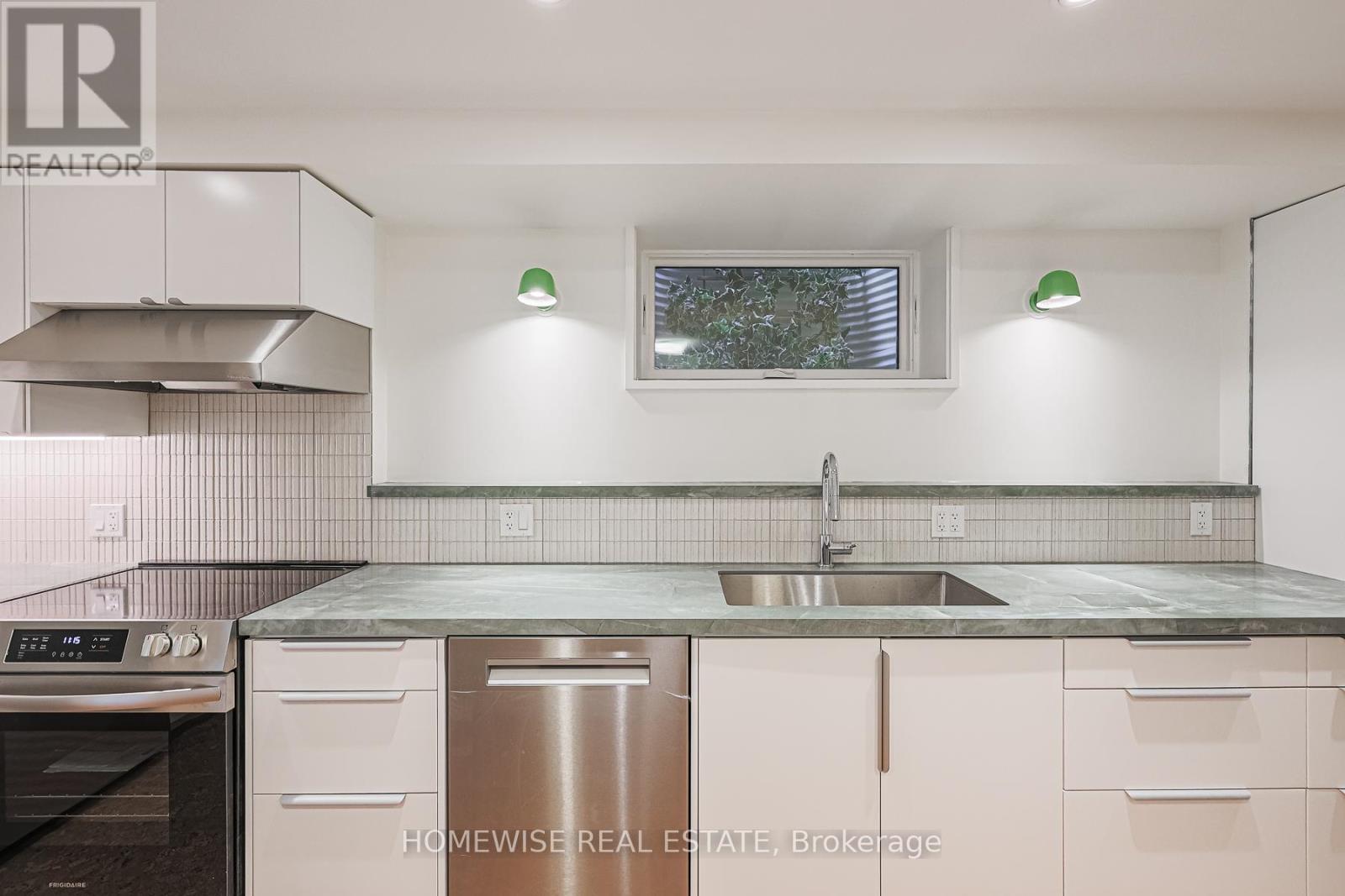 83 CLINTON STREET, Toronto, Ontario