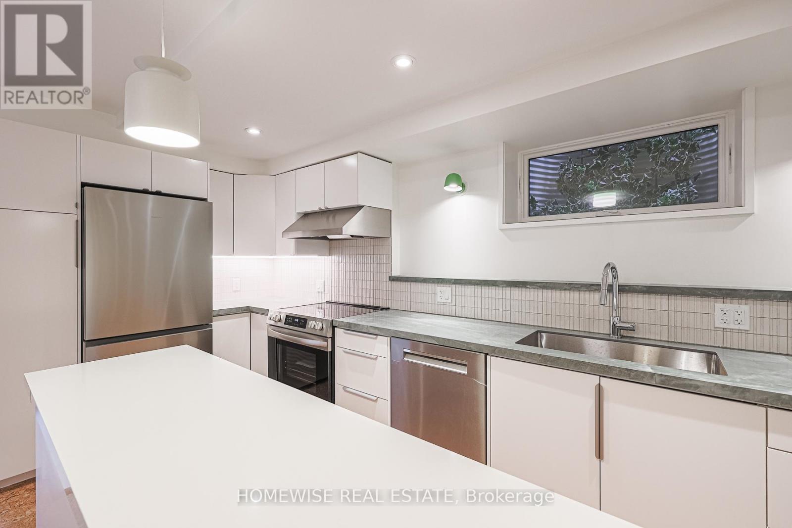 83 Clinton Street, Toronto, Ontario  M6G 2Y4 - Photo 2 - C12459699