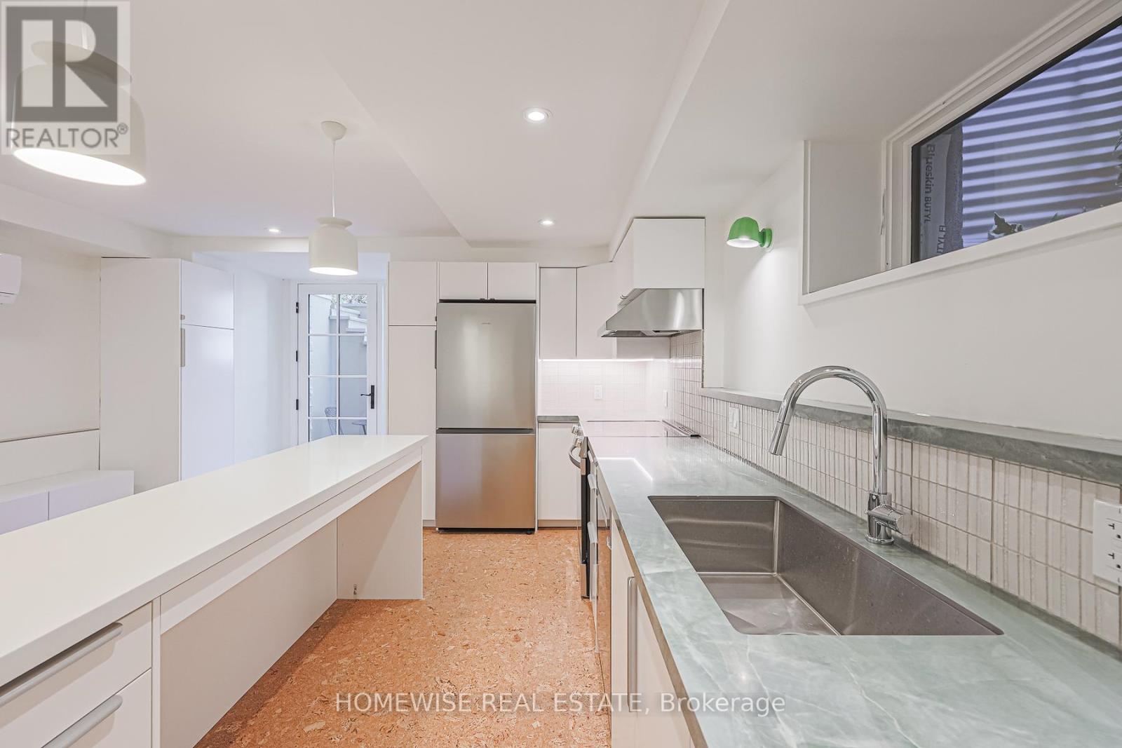 83 Clinton Street, Toronto, Ontario  M6G 2Y4 - Photo 3 - C12459699