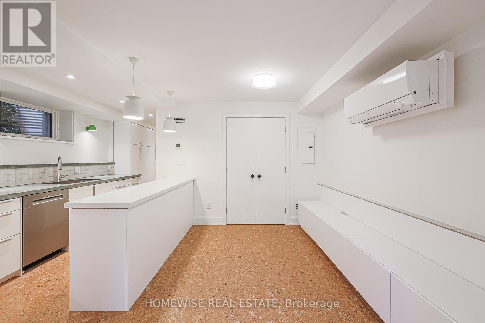 83 Clinton Street, Toronto, Ontario  M6G 2Y4 - Photo 5 - C12459699