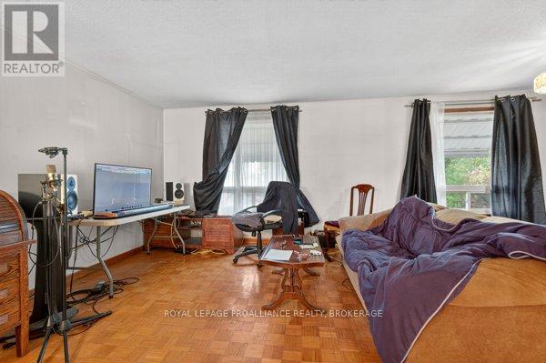 798 Arundel Place, Kingston, Ontario  K7M 6T1 - Photo 3 - X12459811
