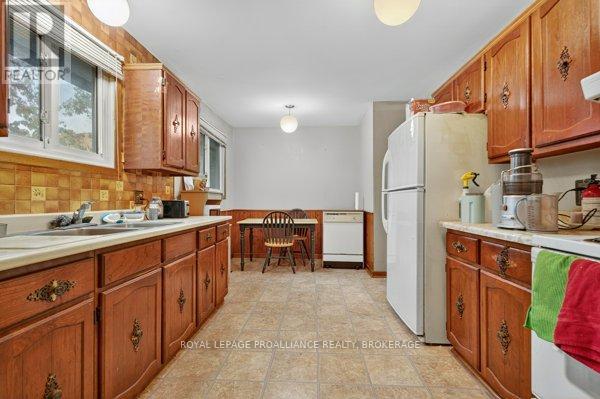 798 Arundel Place, Kingston, Ontario  K7M 6T1 - Photo 5 - X12459811
