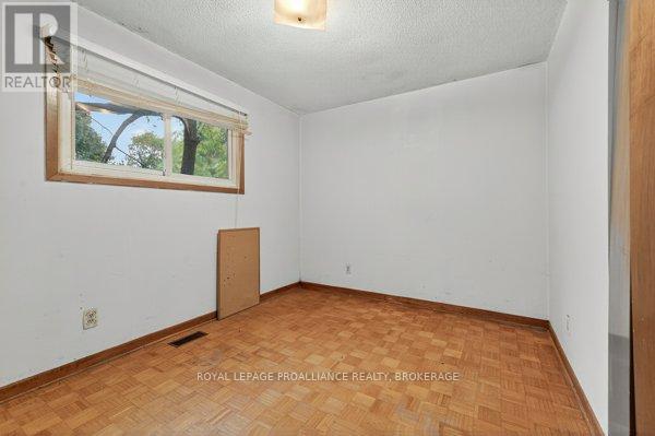798 Arundel Place, Kingston, Ontario  K7M 6T1 - Photo 7 - X12459811