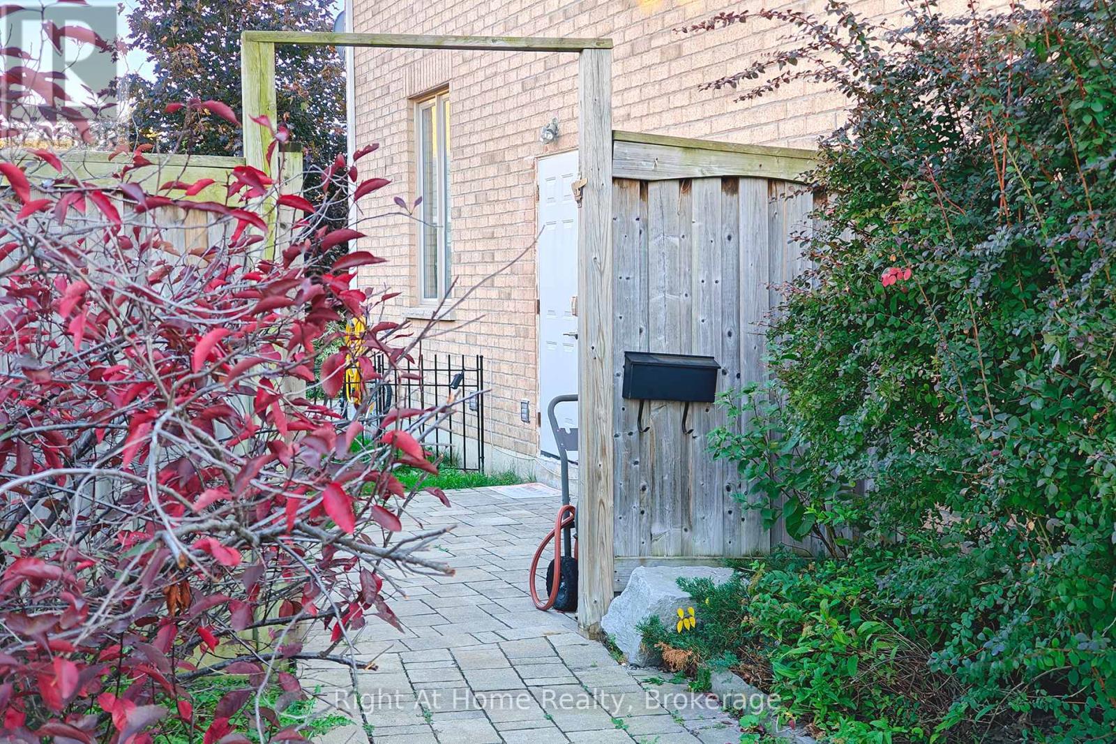 Lower - 126 Duncan Lane, Milton, Ontario  L9T 3X3 - Photo 4 - W12324610