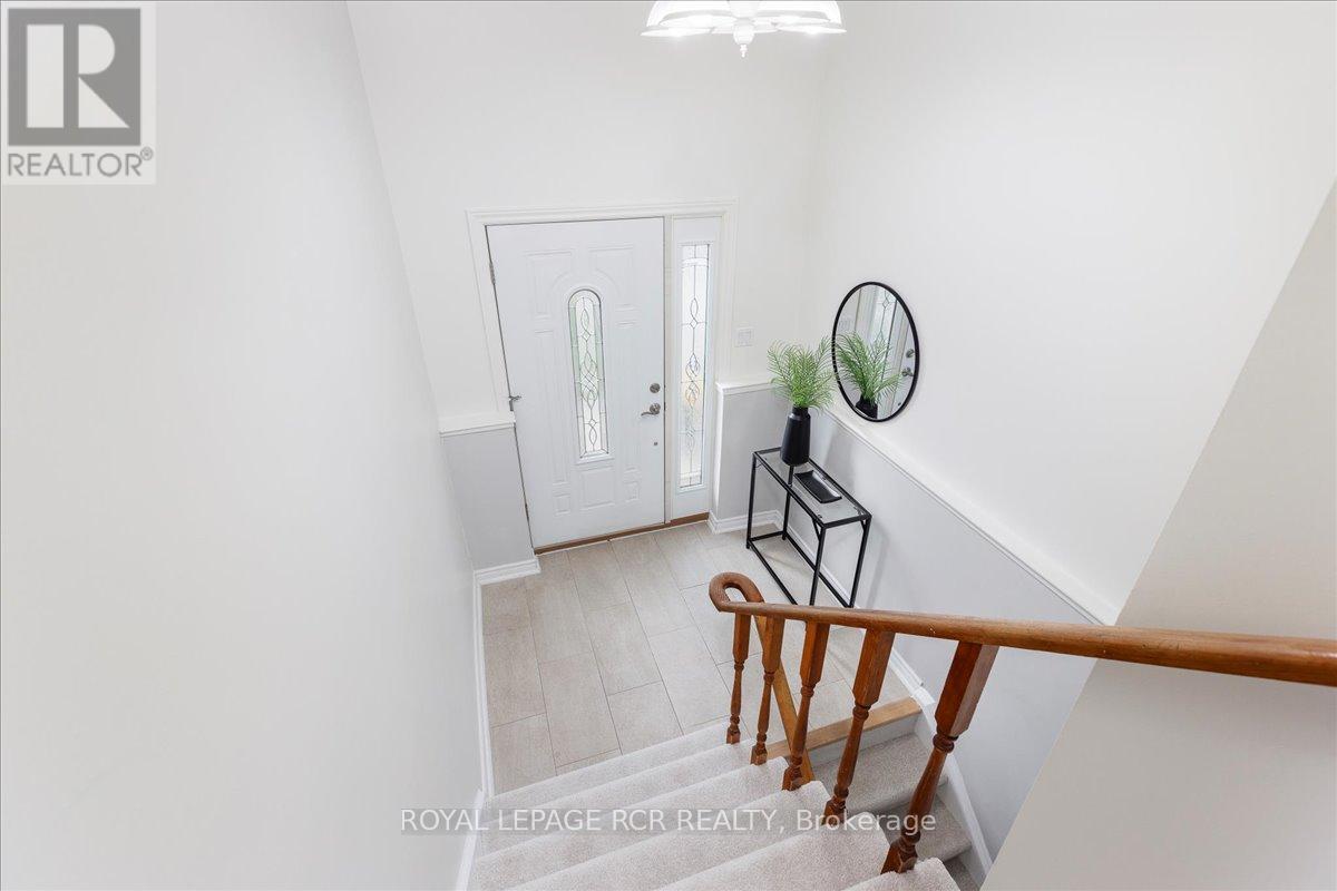153 Stickwood Court, Newmarket, Ontario  L3Y 5V2 - Photo 2 - N12459712