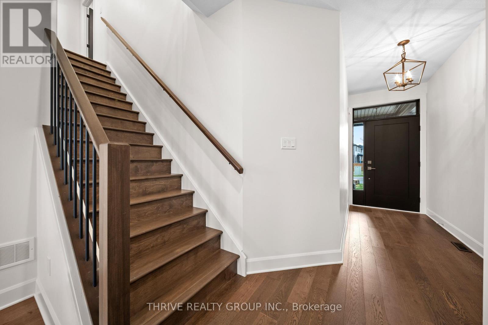 947 Upperpoint Avenue, London South, Ontario  N6K 0L1 - Photo 4 - X12459743