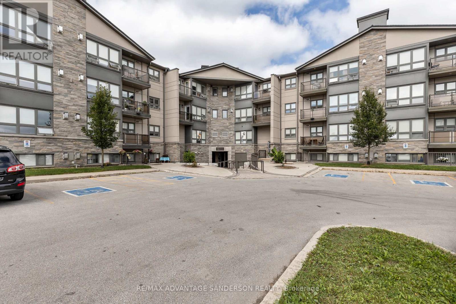 118 - 15 Jacksway Crescent, London North, Ontario  N5X 3T8 - Photo 1 - X12459755