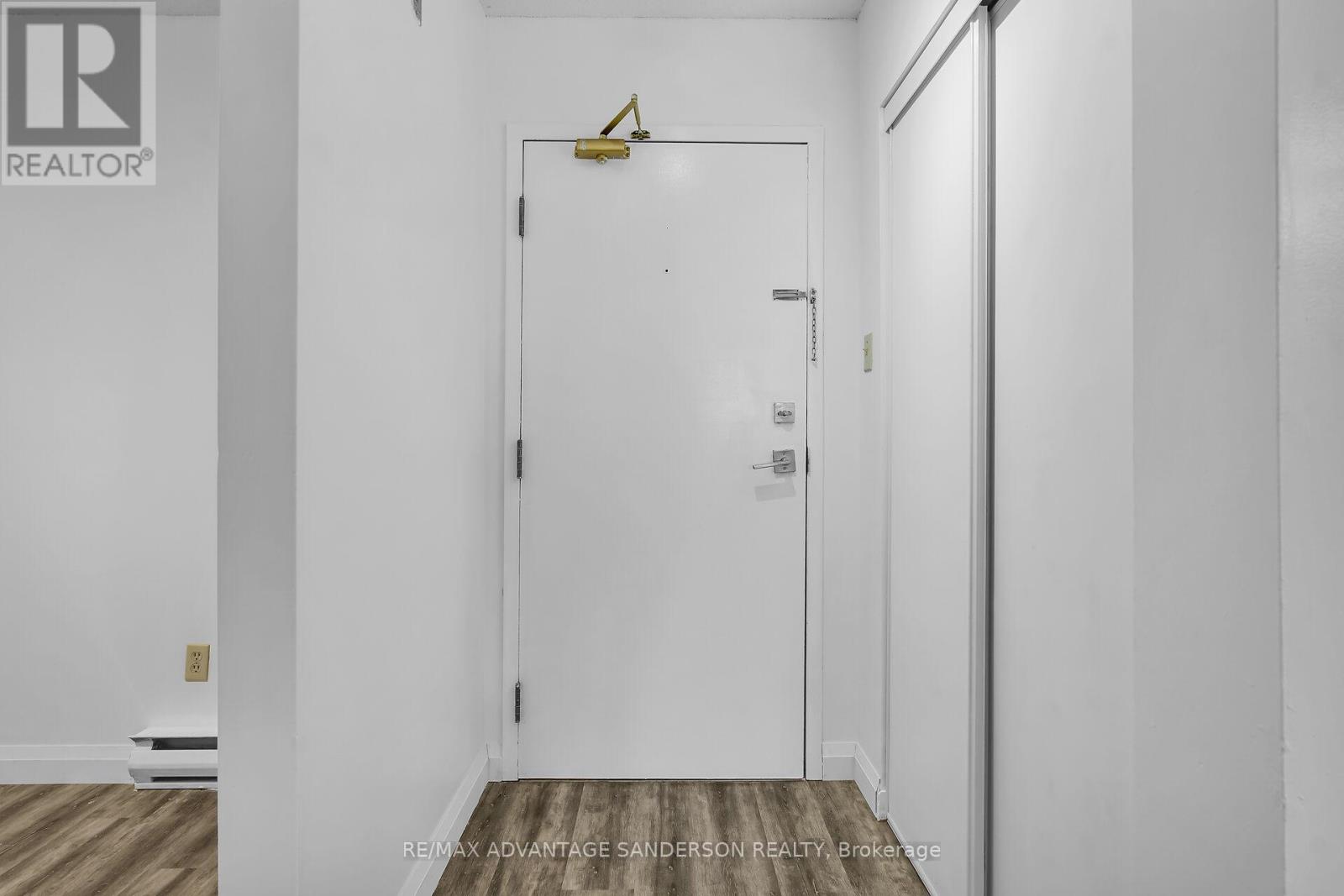118 - 15 Jacksway Crescent, London North, Ontario  N5X 3T8 - Photo 6 - X12459755