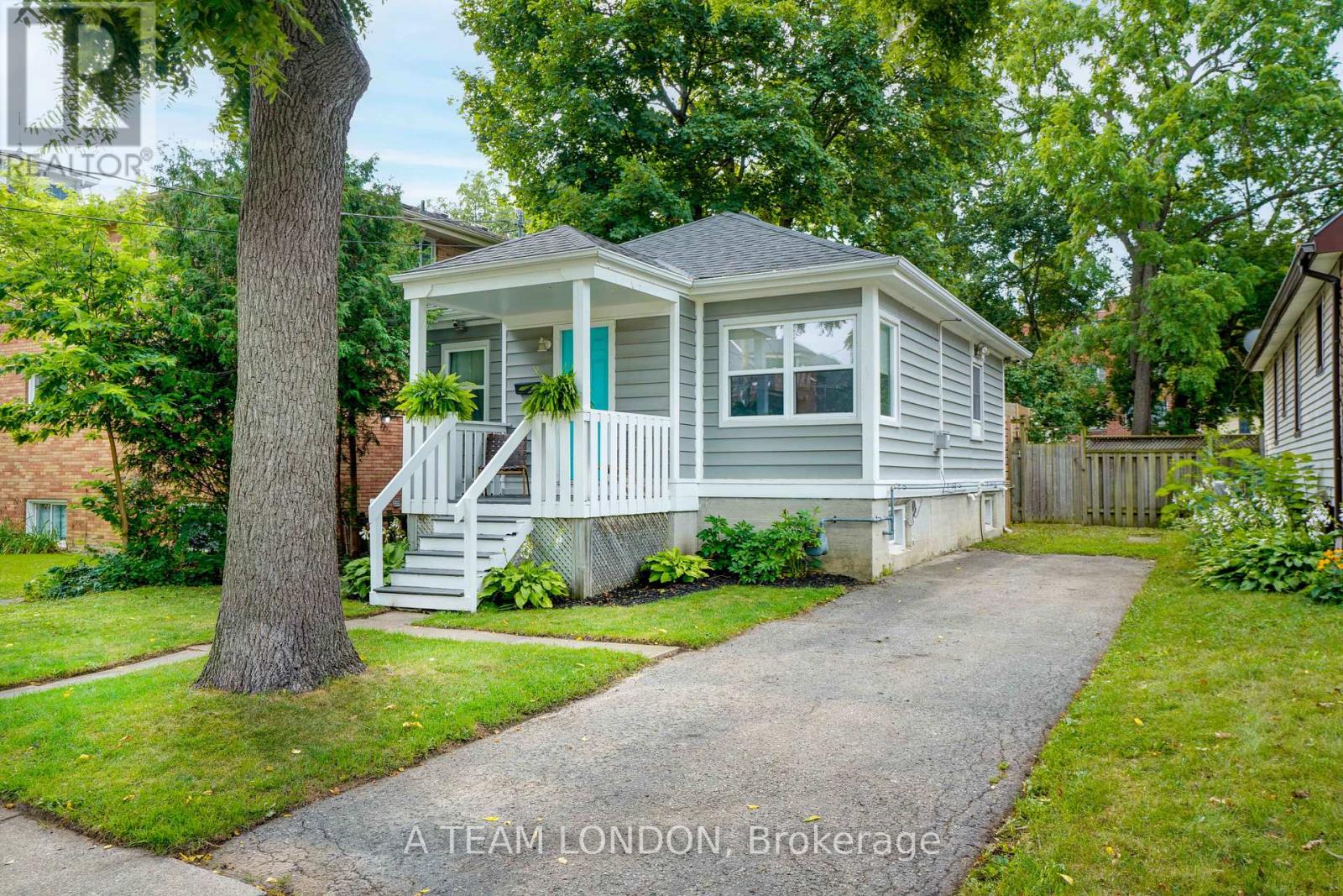 37 Mcclary Avenue, London South, Ontario  N6C 1P6 - Photo 2 - X12459779