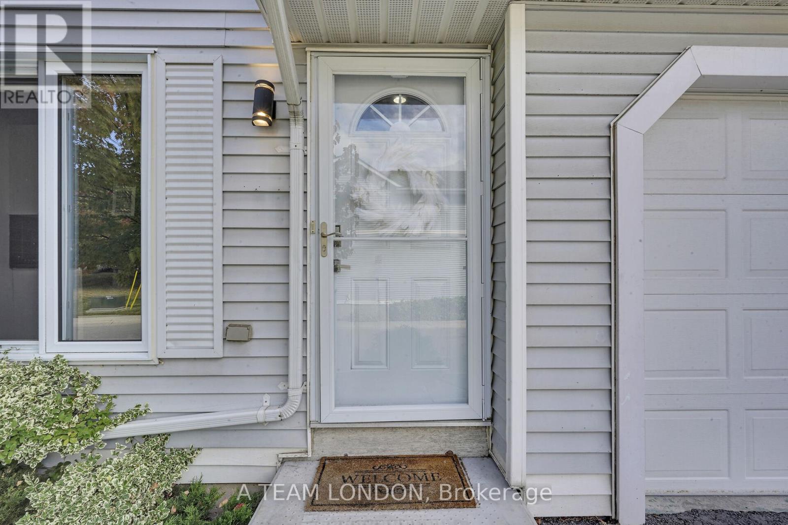82 - 120 Centre Street, London South (South E), Ontario  N6J 4X4 - Photo 4 - X12459869
