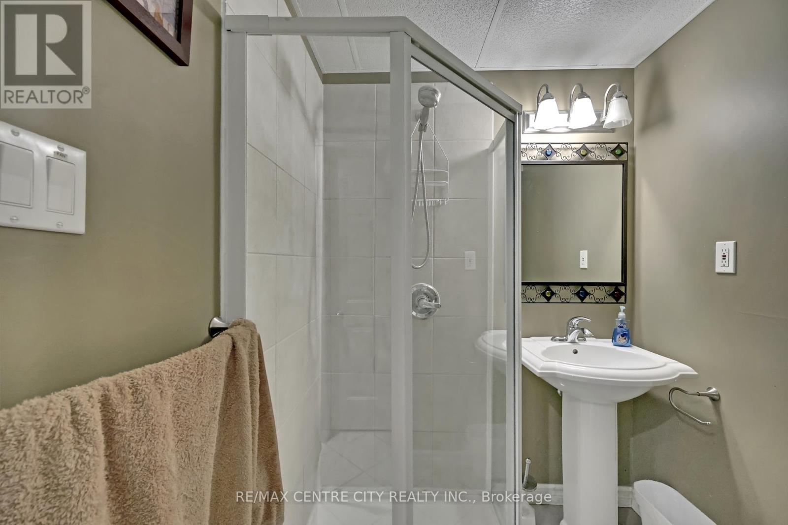 108 Cecilia Place, London East, Ontario  N5Y 4A4 - Photo 36 - X12459903