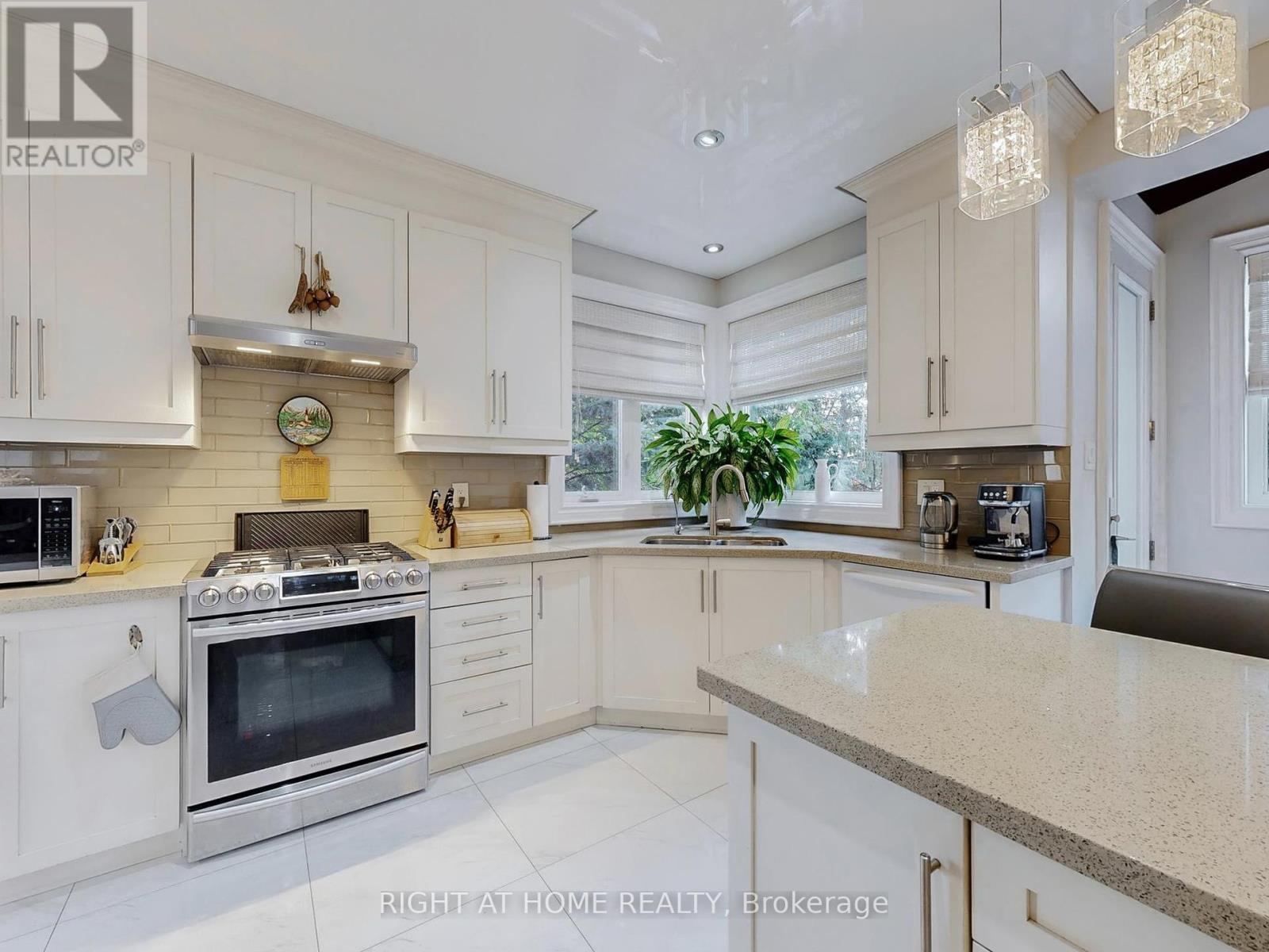 963 Northern Prospect Crescent, Newmarket, Ontario  L3X 1N8 - Photo 8 - N12438728