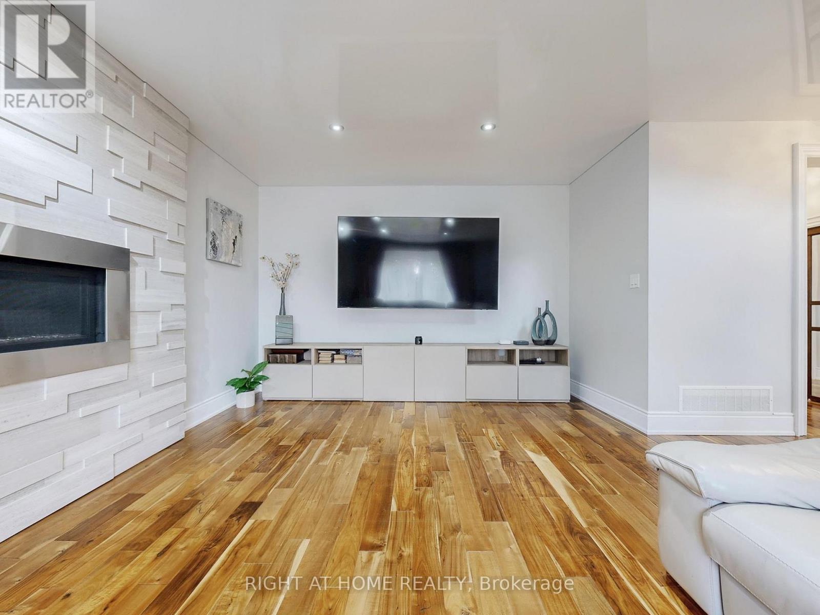 963 Northern Prospect Crescent, Newmarket, Ontario  L3X 1N8 - Photo 18 - N12438728