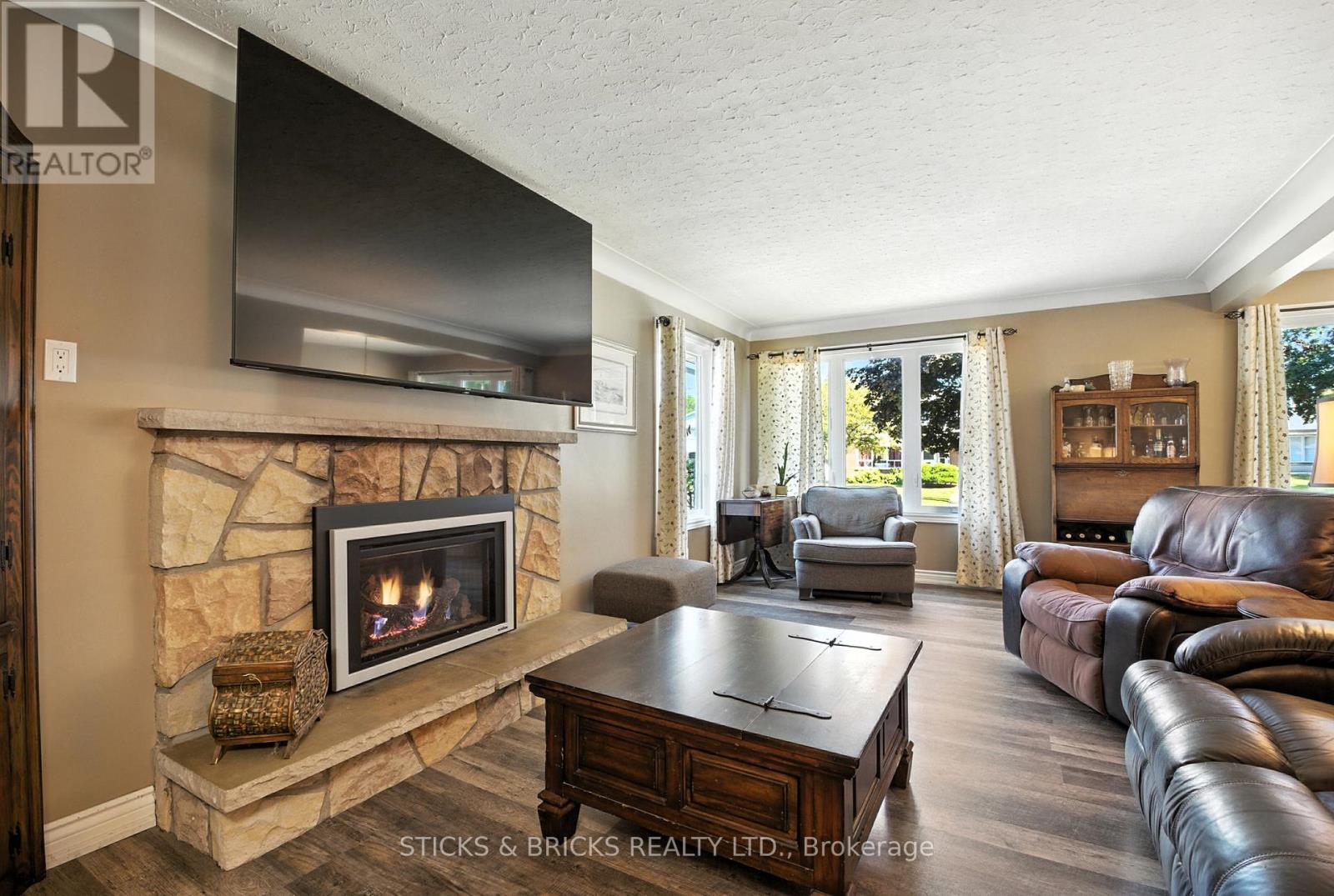 6750 Cherrygrove Road, Niagara Falls, Ontario  L2E 5M6 - Photo 9 - X12459776