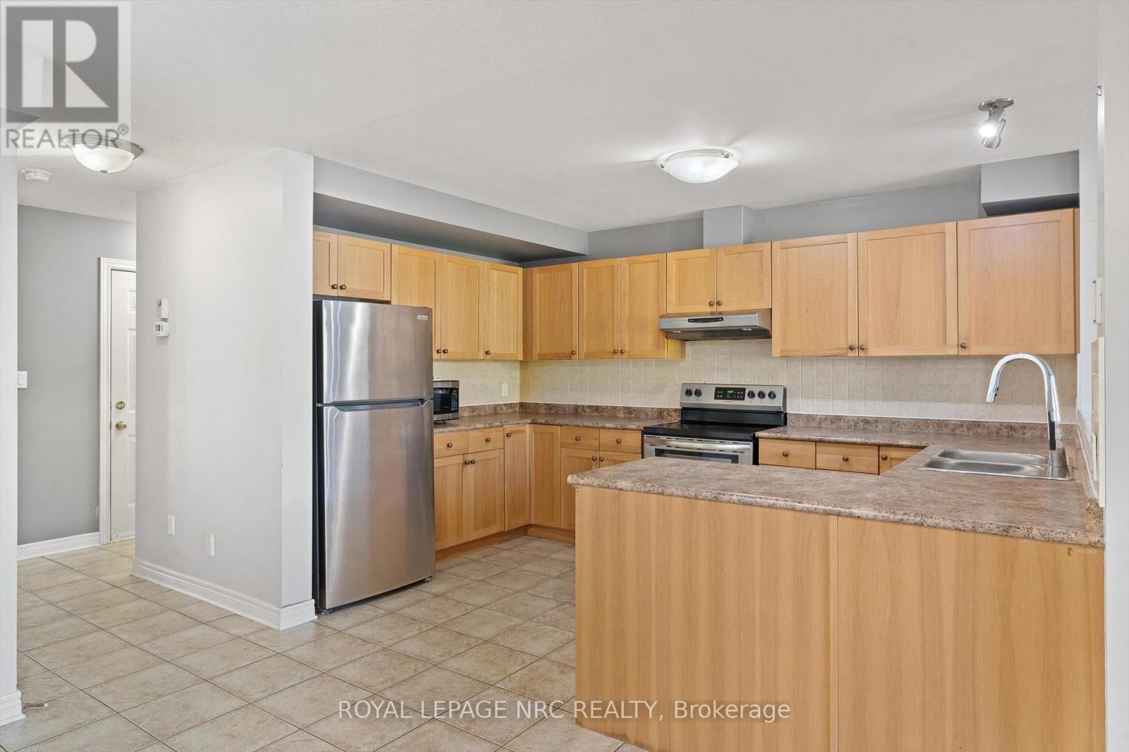 29 Mcbride Drive, St. Catharines, Ontario  L2S 3Z8 - Photo 5 - X12459808